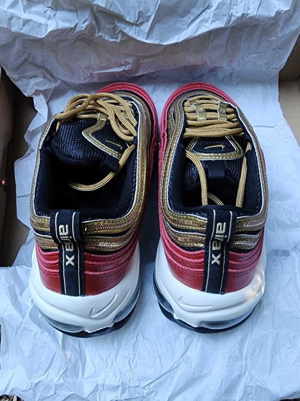 *NWB* Nike Air Max 97 Gold Sequin Women's 7.5, Youth 6, Men's 6 - Picture 3 of 16